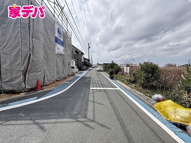 前面道路も広く車通りも少ないので、運転が苦手な方でも自分のペースで駐車ができます 