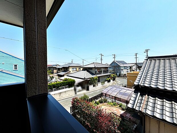 寝室側バルコニーからの眺望。 閑静な街並みの眺めは、心も体も落ち着きますね。  