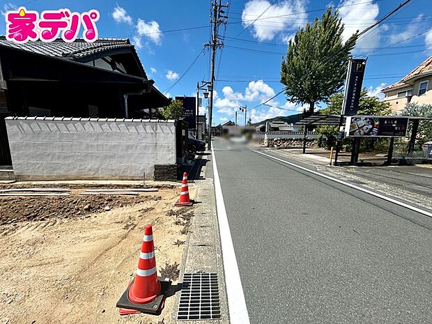 静かな住宅街で、車の出入りもスムーズです。