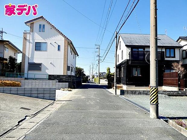 前面道路:北東側約5.2m幅