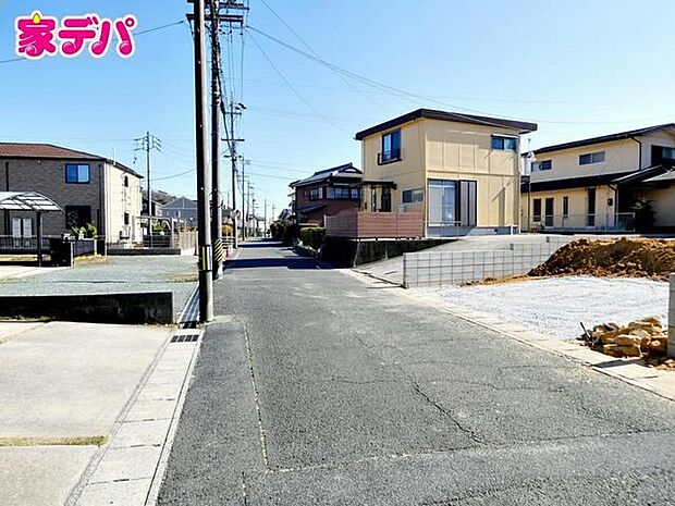 前面道路も広く車通りも少ないので、運転が苦手な方でも自分のペースで駐車ができます