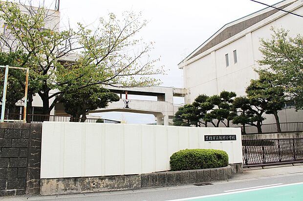 飯村小学校(290m)