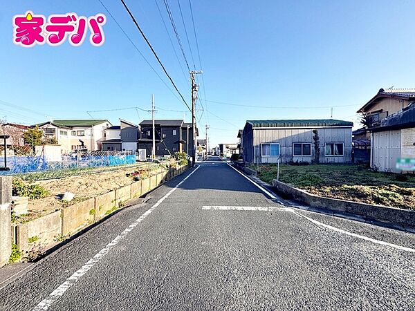 静かな住宅街で、車の出入りもスムーズです。