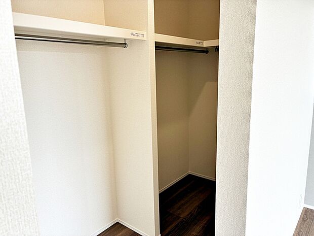 【ウォークインクローゼット】 WICは洋服、帽子、バッグなど全て収納可能!お部屋がスッキリ整理整頓できます!