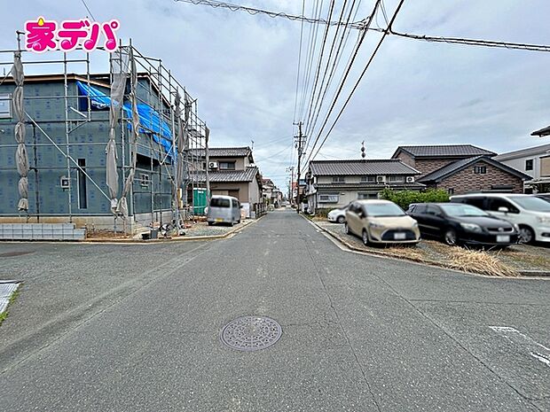 静かな住宅街で、車の出入りもスムーズです。 