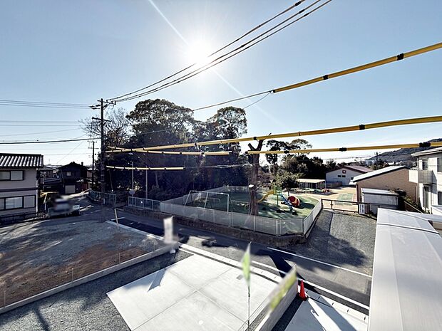 目の前に高い建物がなく、空を広く感じられます