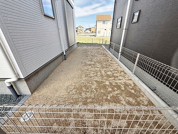 ハーブやお花を植えてガーデニングしたり、楽しみ方は自由自在!