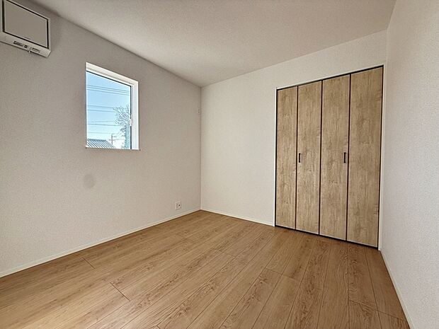 【洋室4.9帖】 お子様にとっての初めての「自分の部屋」。学習机やベッドの配置もラクラクです。