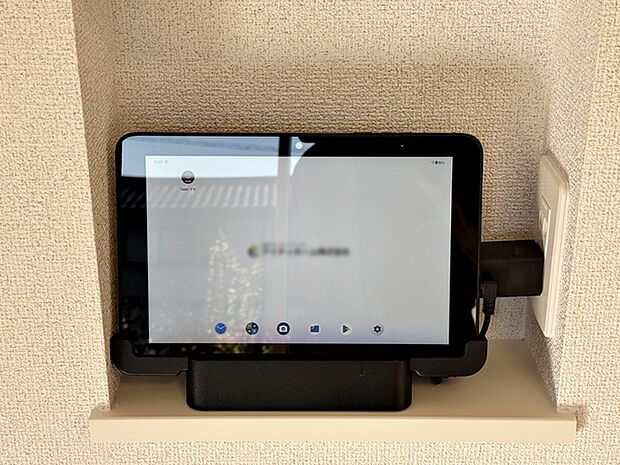 留守中の来訪者画像を自動で録画・保存できる録画機能を内蔵。防犯性に優れた安心のシステム。スッキリとしたデザインで、誰でも簡単に操作していだけます。