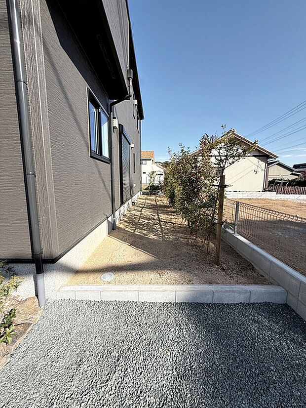 日常使いにちょうど良く、管理しやすい庭スペースです