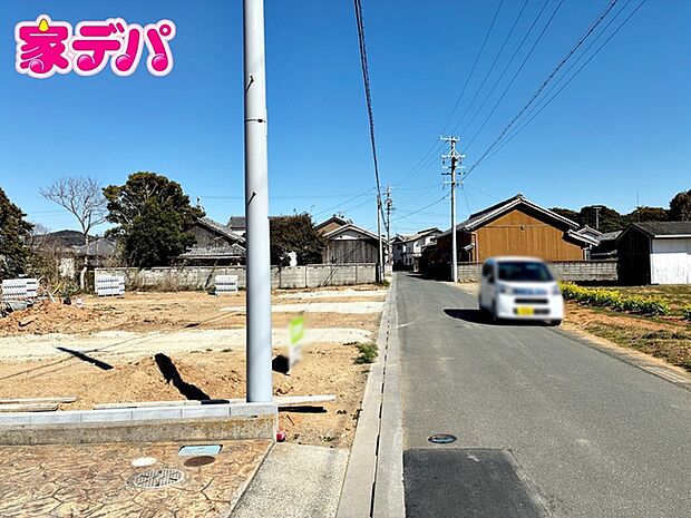前面道路は見通しが良く、車の移動もスムーズに行えます。