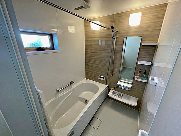 【施工例】ゆったり入れる浴槽、一日の疲れを癒してくれるくつろぎのバスタイムを…
