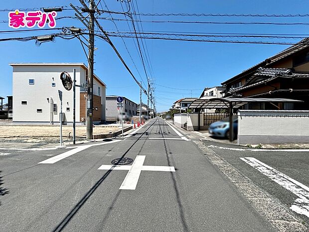静かな住宅街で、車の出入りもスムーズです。