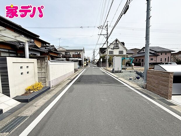 静かな住宅街で、車の出入りもスムーズです。