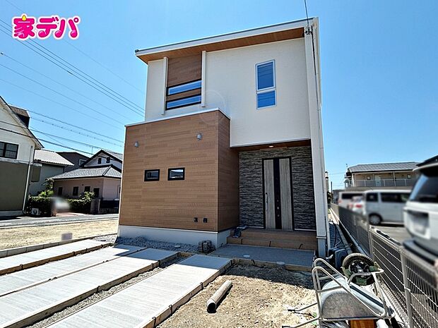 住宅ローンにご不安のあるお客様も、まずはお気軽にご相談下さい。お客様に最適な資金計画と金融機関をご案内いたします。