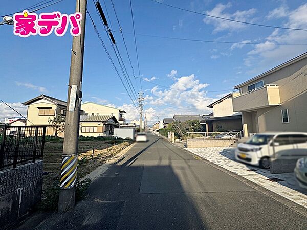 前面道路も広く車通りも少ないので、運転が苦手な方でも自分のペースで駐車ができます！