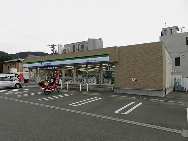 ファミリーマート豊橋多米東町三丁目店(140m)