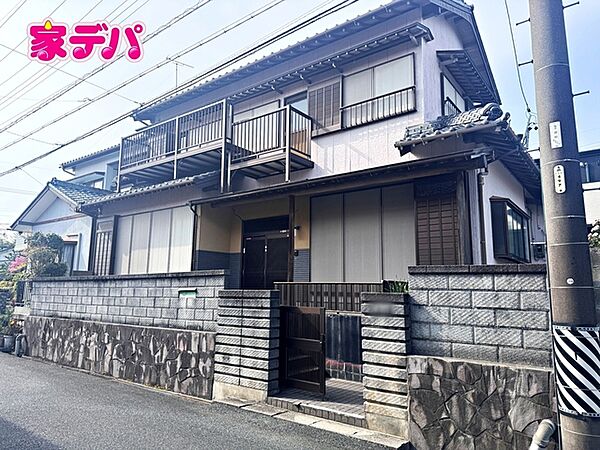 小中学校も徒歩圏に揃った、子育て世帯にも安心の立地です