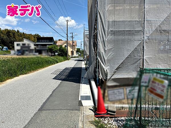 静かな住宅街で、車の出入りもスムーズです。