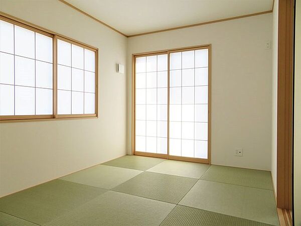 【施工例】リビングと続き間の和室は落ち着きますね！ゆったりとした時間を過ごせます。