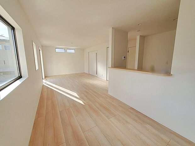 【施工例】温かみのあるナチュラルテイストのLDK。ダイニングセットを置いてもゆとりがあります！ 