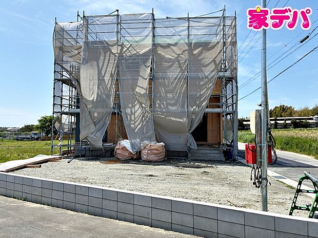 【1号棟】上棟しました! ・角地 ・3LDK ・LDK21.7帖 ・全居室収納完備 ・リビング収納 ・2部屋からアクセスできるバルコニー ・防犯カメラ ・駐車場3台可