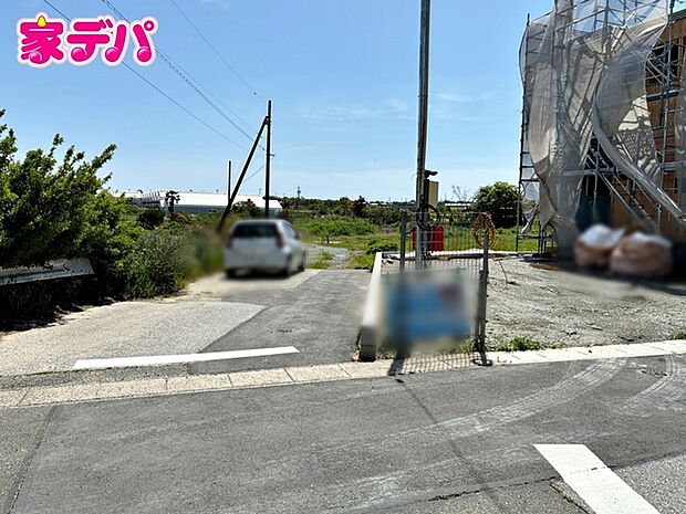 前面道路：北東側約4ｍ