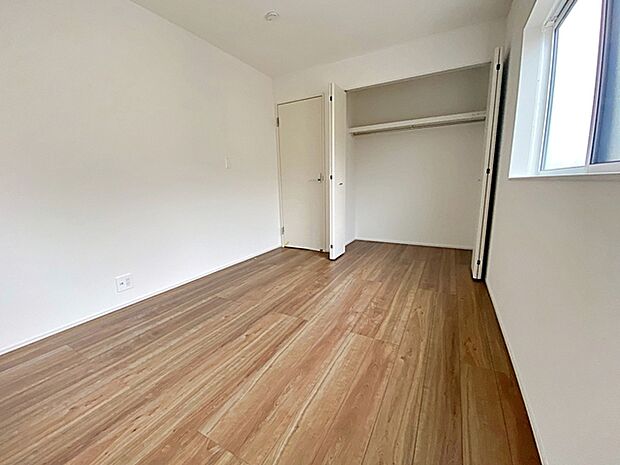 【施工例】お子様の一人部屋に最適な居室です。クローゼット付きで自然とお片付けできる環境に!