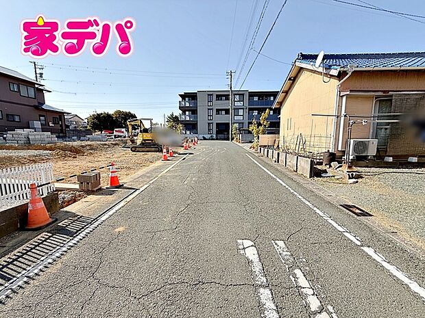 前面道路：北側約6ｍ幅