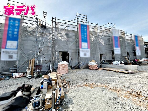【新築分譲全4棟】ご成約キャンペーン実施中。詳細はスタッフまでお問合せ下さい。(左から2番目)
