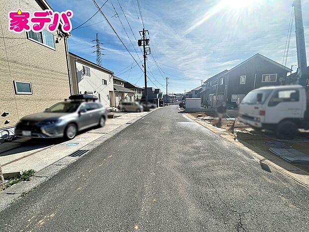 前面道路：南東側約6ｍ幅