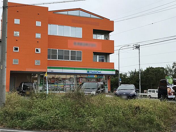 ファミリーマート吉胡店(800m)