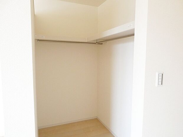 【施工例】WICは洋服、帽子、バッグなど全て収納可能！お部屋がスッキリ整理整頓できます！ 