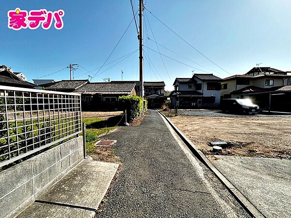 前面道路:南東側約2.2ｍ(セットバックあり）