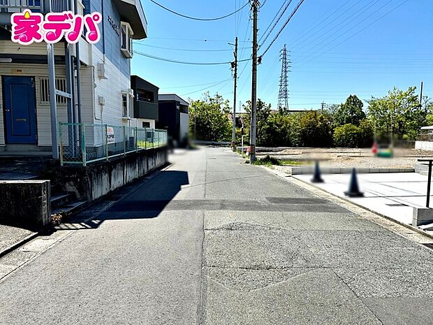 静かな住宅街で、車の出入りもスムーズです。