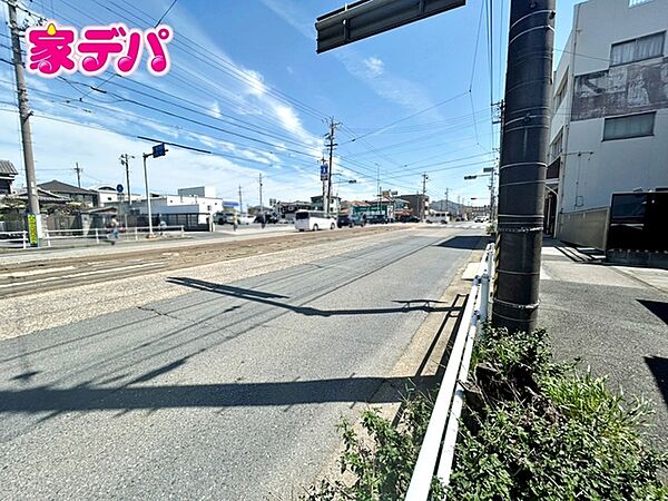 前面道路：北側約25ｍ幅