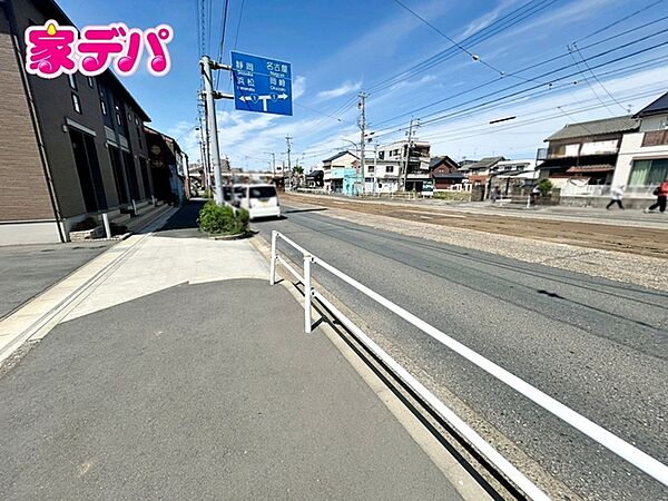 前面道路：北側約25ｍ幅