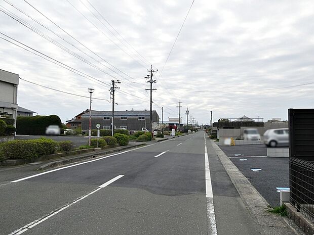 前面道路:南東側約9.3m幅
