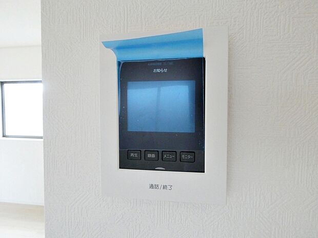 留守中の来訪者画像をモニター親機に自動で録画・保存できる録画機能を内蔵。