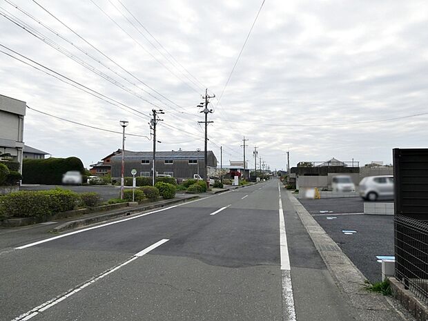 前面道路:南東側約9.3m幅