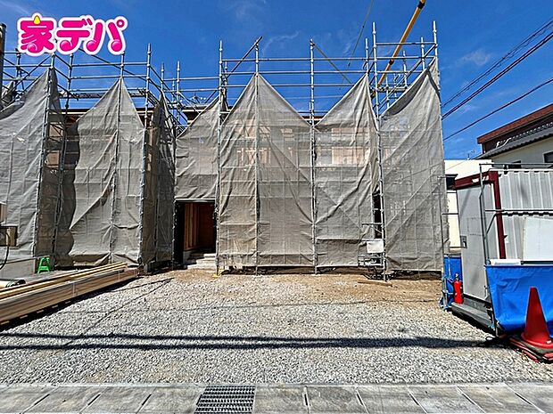 【2号棟】上棟しました！ ・日当たり良好「角地」 ・長期優良住宅 ・5LDK ・LDK15.7帖、隣接洋室3.7帖 ・全居室収納完備 ・パントリー完備 ・並列駐車場3台可