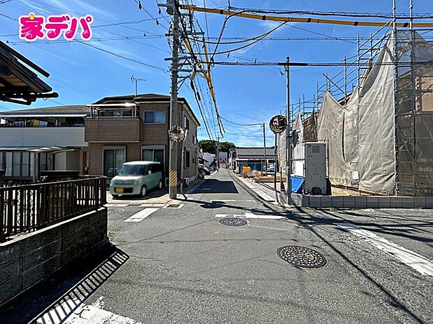 静かな住宅街で、車の出入りもスムーズです。 