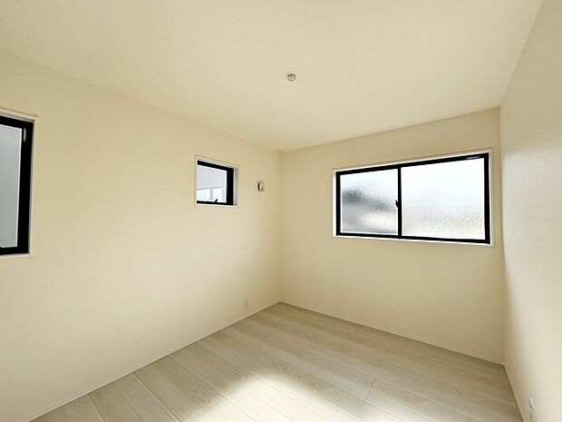 【洋室6帖】 お子様にとっての初めての「自分の部屋」。学習机やベッドの配置もラクラクです。