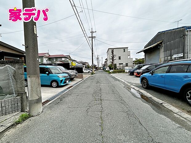 静かな住宅街で、車の出入りもスムーズです。