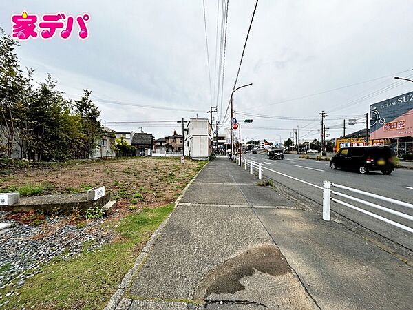 前面道路：西側約30ｍ幅
