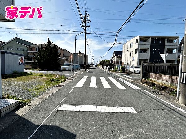 前面道路：北東側約6ｍ幅