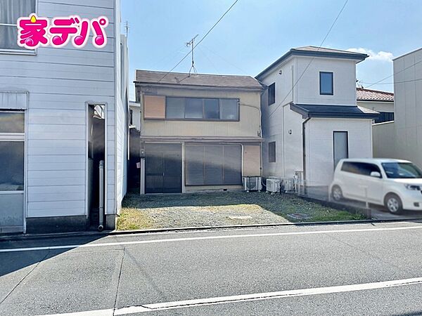 国道1号線に出やすく車移動に便利な立地です