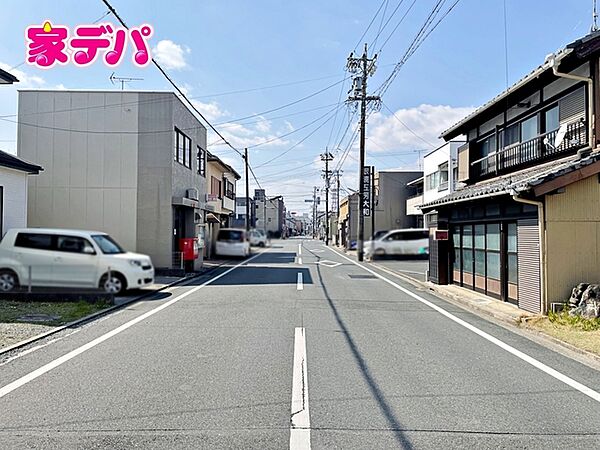 静かな住宅街で、車の出入りもスムーズです。