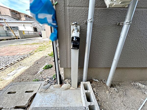 立水栓が設置されています！お庭の水撒き、洗車、お掃除、お子様の水遊びなど便利です！