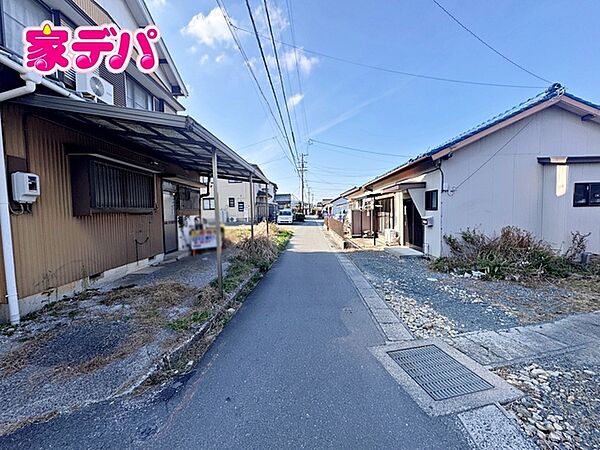 前面道路は車通り少ないのでお子様も安心して暮らせる環境です